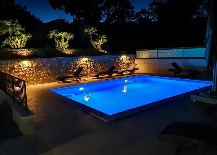 Letorina And With Pool krevet i doručak 4*