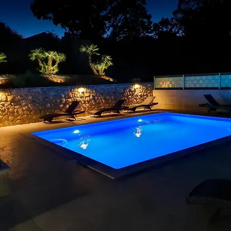 Letorina And With Pool Couette-café 4*