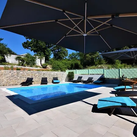 Letorina And With Pool Couette-café