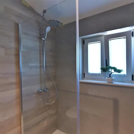 Letorina And With Pool 住宿加早餐酒店