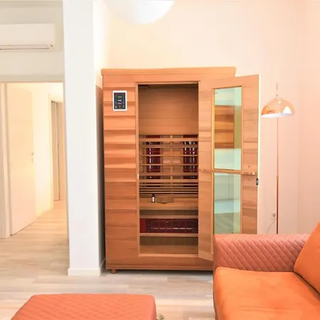 Letorina And With Pool 住宿加早餐酒店