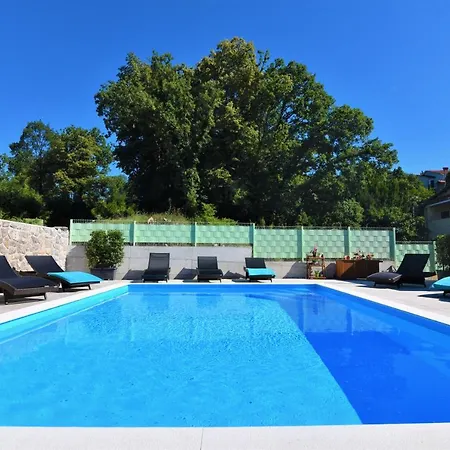 Letorina And With Pool 住宿加早餐酒店